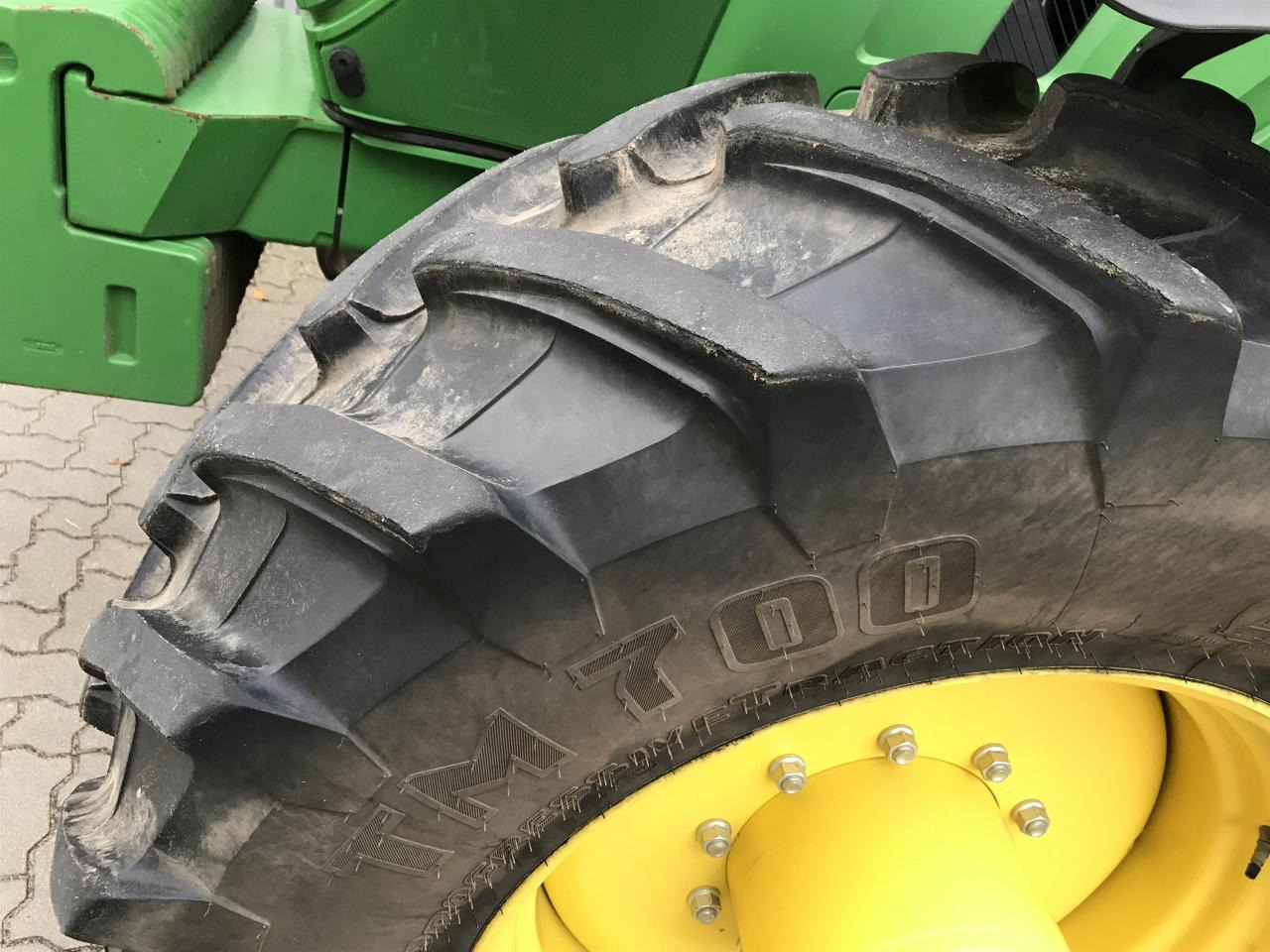 Farm tractor John Deere 6R 155: picture 11