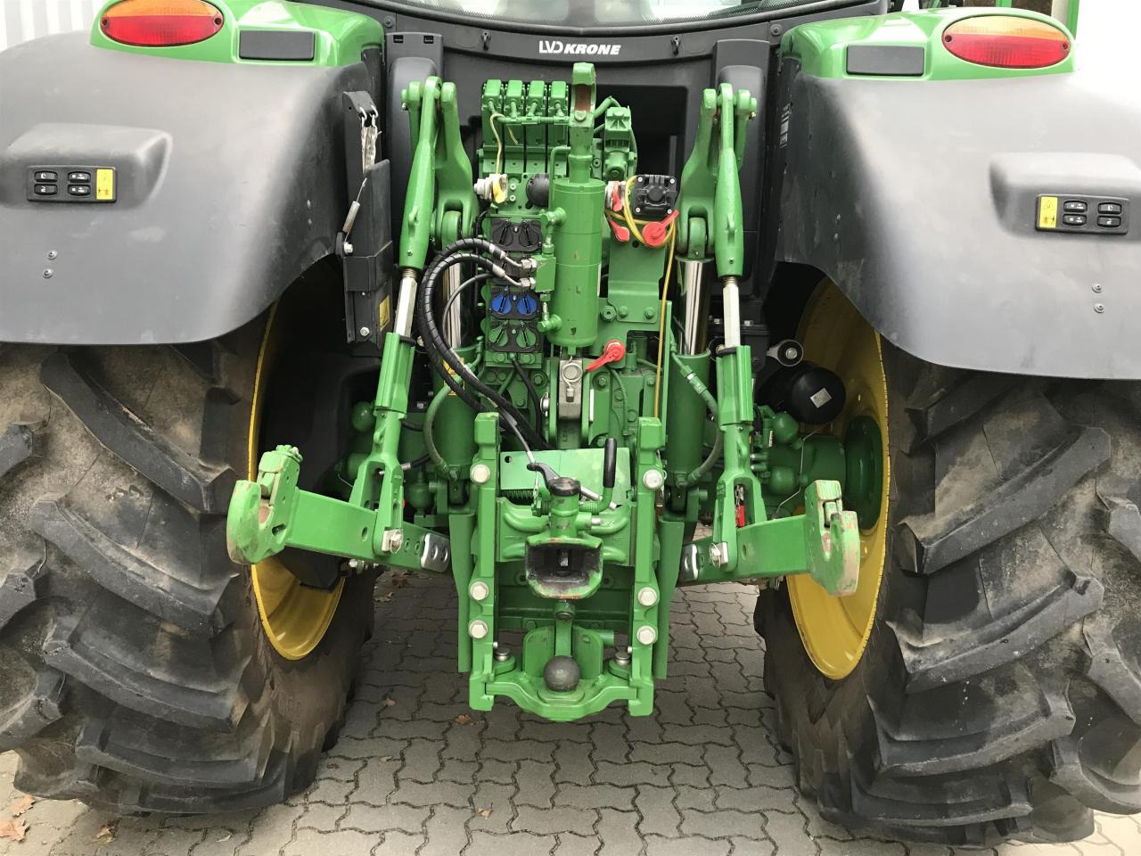 Farm tractor John Deere 6R 155: picture 6