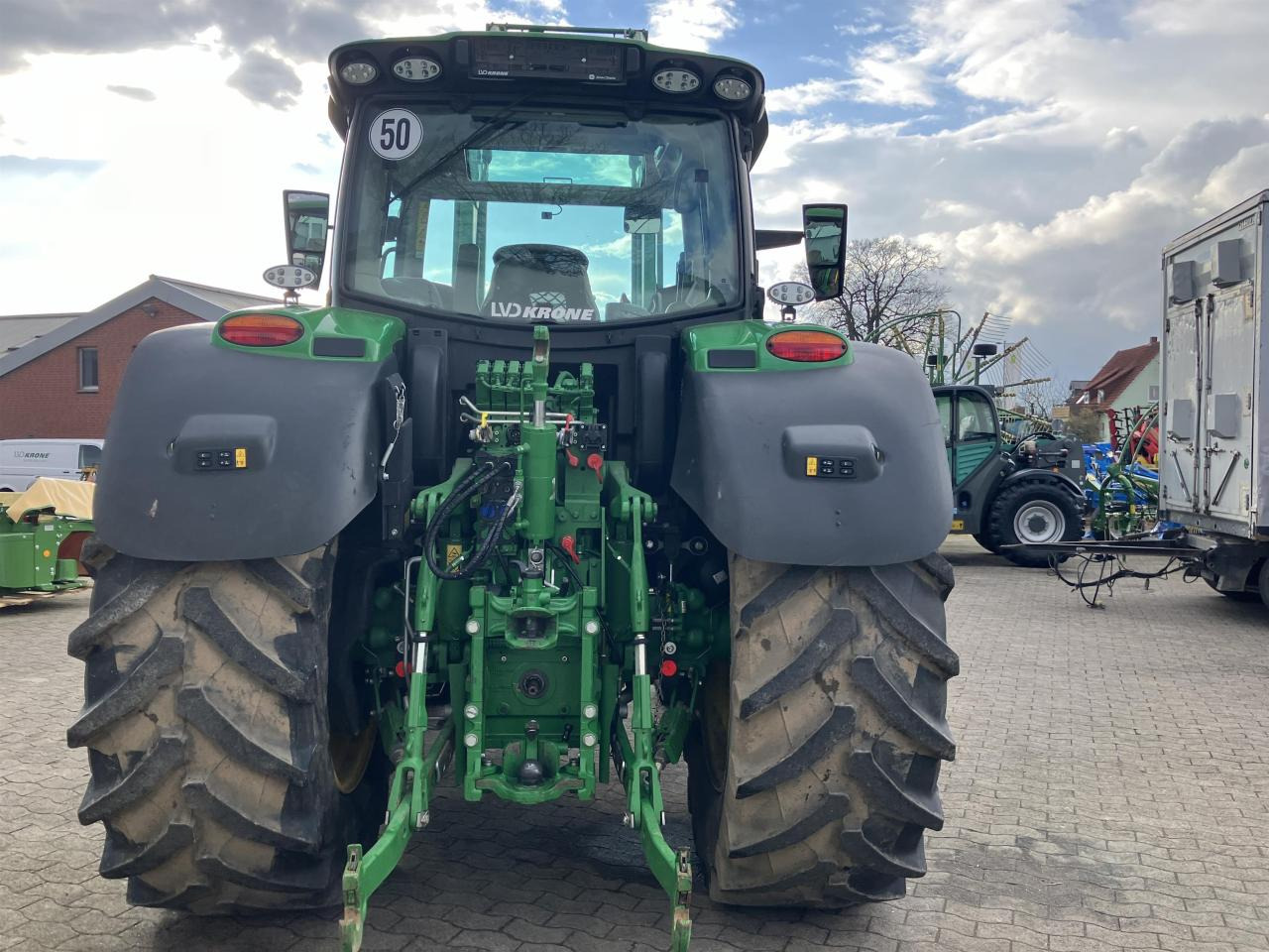 John Deere 6R 155 - Farm tractor: picture 4 John Deere 6R 155 - Farm tractor: picture 4
