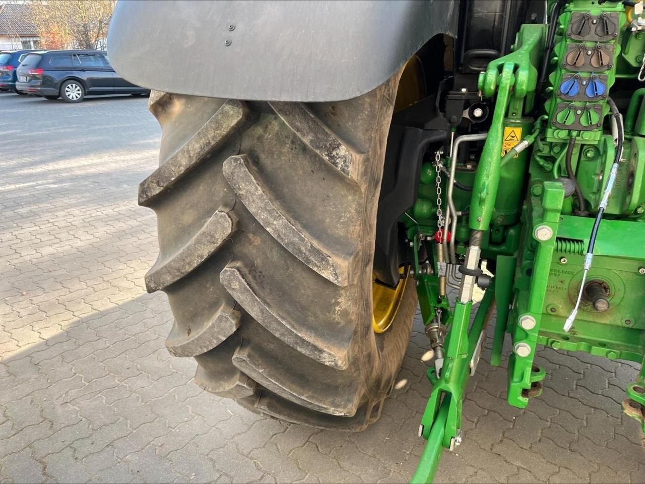 John Deere 6R 155 - Farm tractor: picture 5 John Deere 6R 155 - Farm tractor: picture 5
