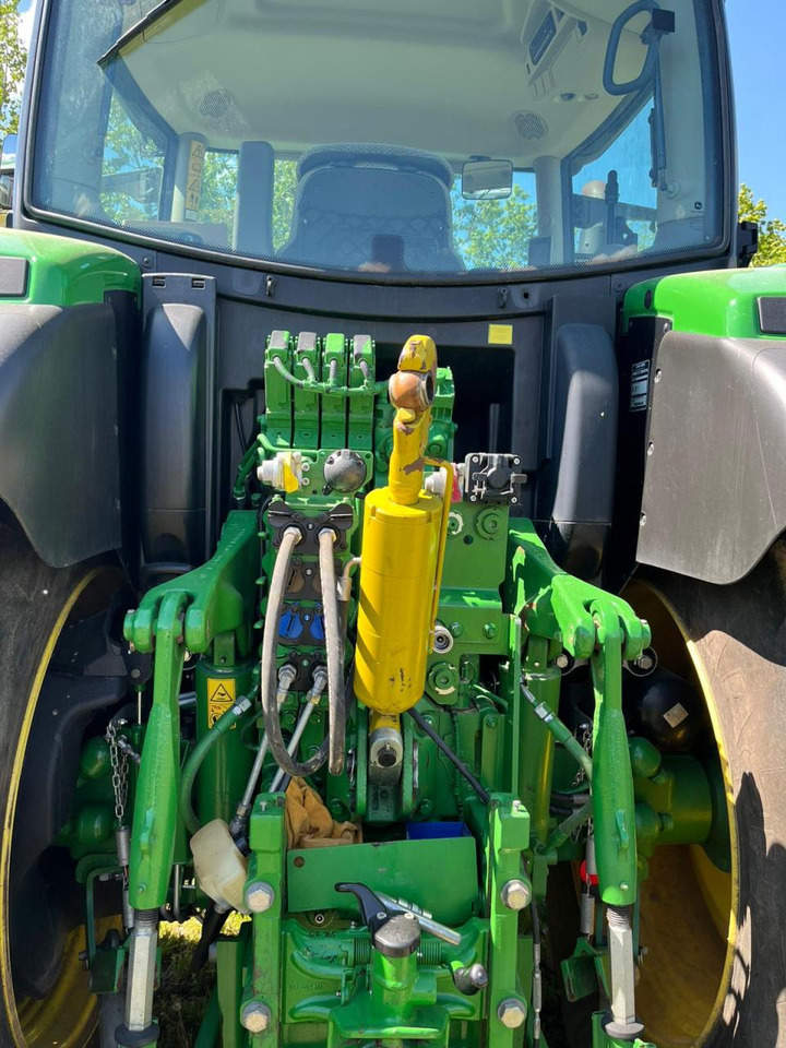 Farm tractor John Deere 6R 165: picture 9