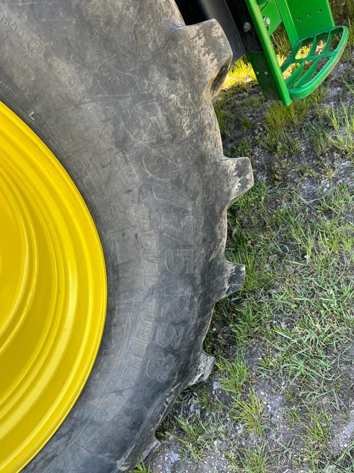 Farm tractor John Deere 6R 165: picture 12