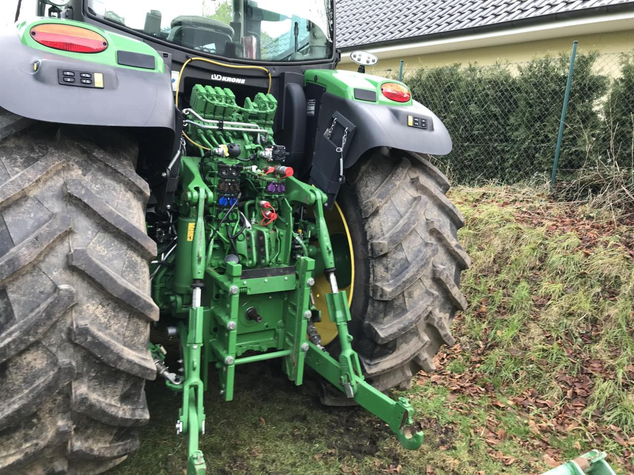John Deere 6R 175 - Farm tractor: picture 4 John Deere 6R 175 - Farm tractor: picture 4