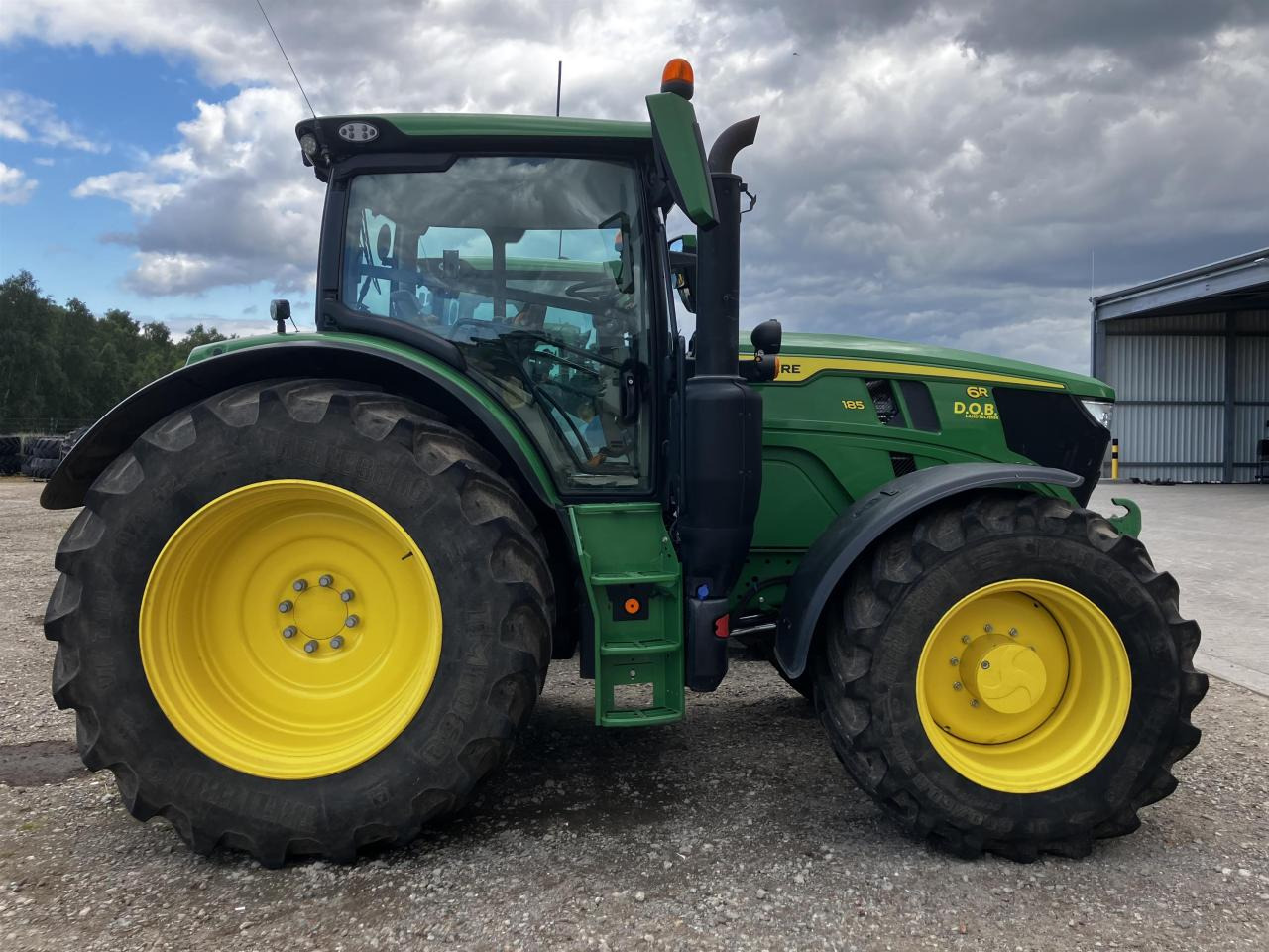 John Deere 6R 185 - Farm tractor: picture 2 John Deere 6R 185 - Farm tractor: picture 2