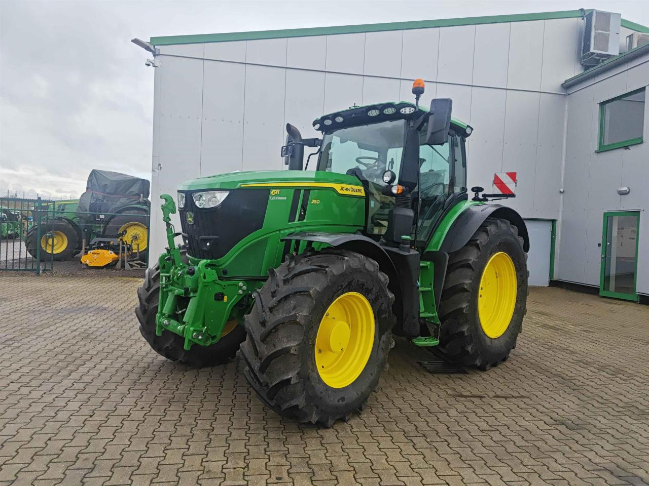John Deere 6R 250 - Farm tractor: picture 1 John Deere 6R 250 - Farm tractor: picture 1