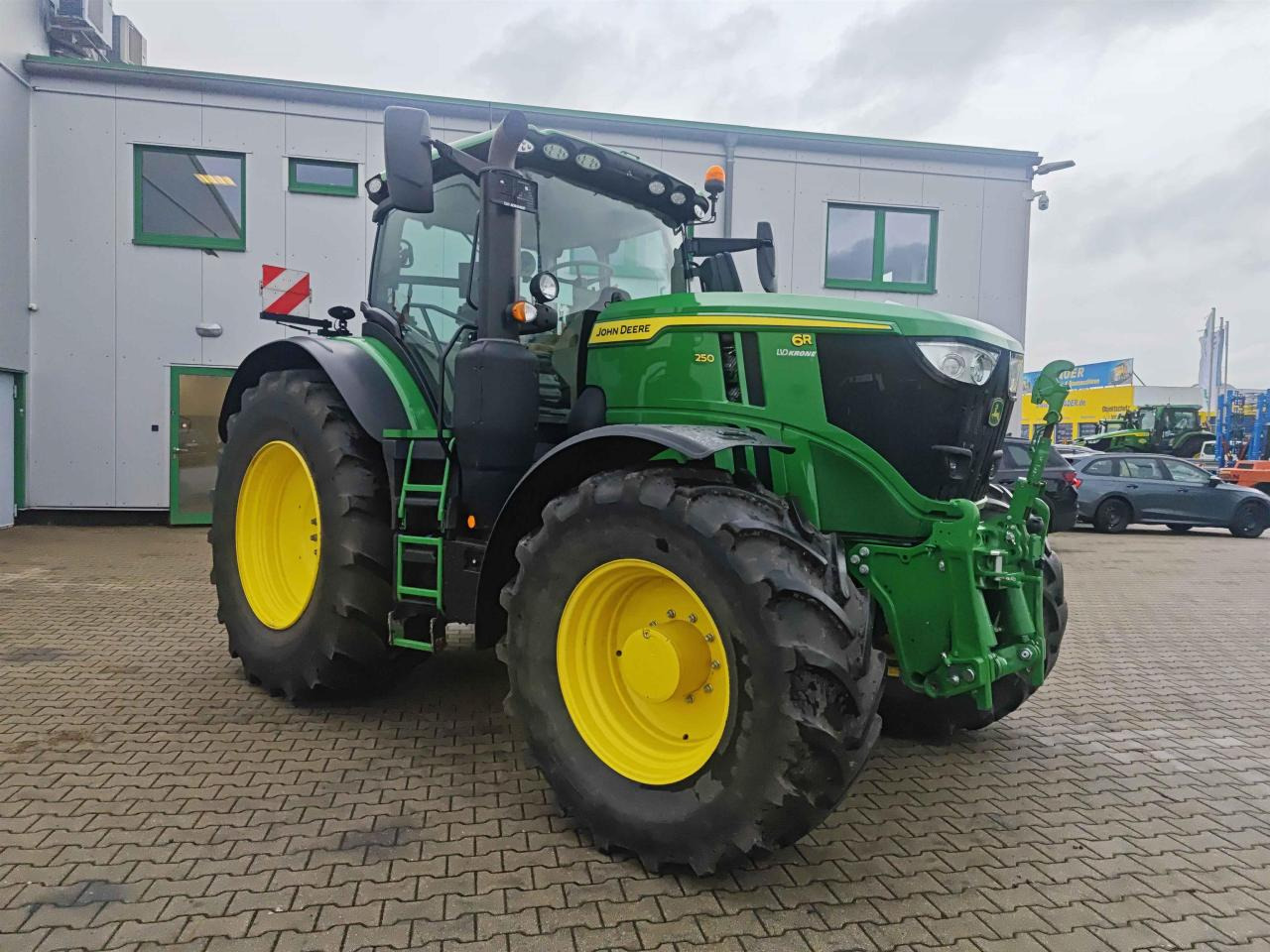John Deere 6R 250 - Farm tractor: picture 2 John Deere 6R 250 - Farm tractor: picture 2