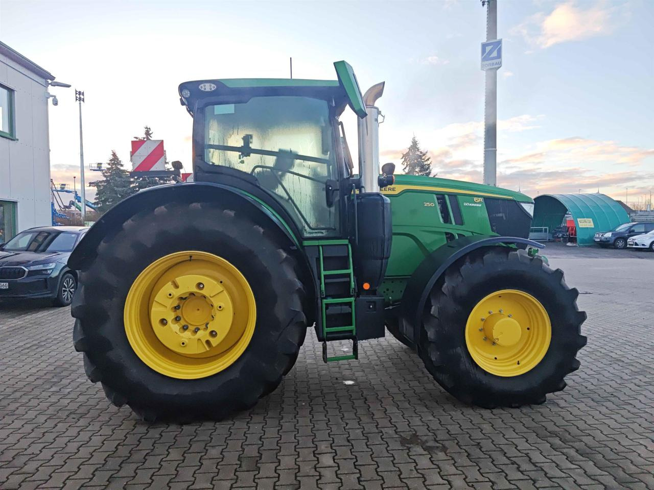 John Deere 6R 250 - Farm tractor: picture 2 John Deere 6R 250 - Farm tractor: picture 2
