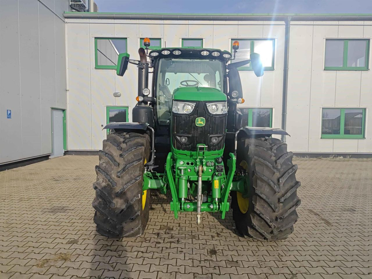 John Deere 6R 250 - Farm tractor: picture 4 John Deere 6R 250 - Farm tractor: picture 4