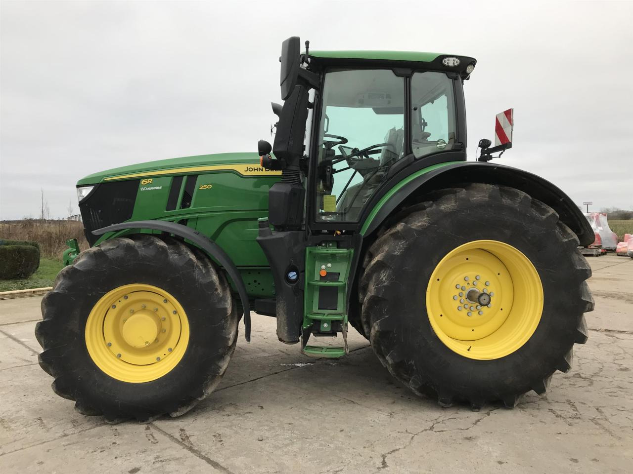 John Deere 6R 250 - Farm tractor: picture 1 John Deere 6R 250 - Farm tractor: picture 1