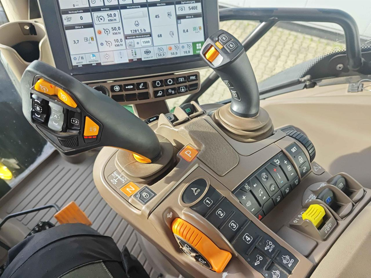 Farm tractor John Deere 6R 250: picture 10 Farm tractor John Deere 6R 250: picture 10