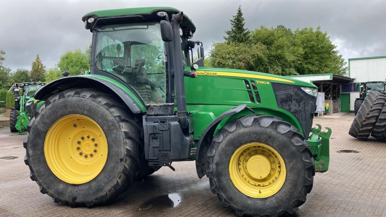 John Deere 7230R - Farm tractor: picture 2 John Deere 7230R - Farm tractor: picture 2