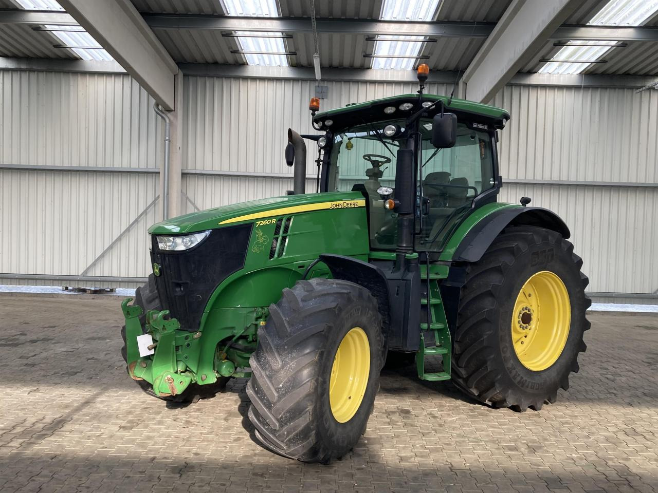 John Deere 7260R - Farm tractor: picture 1 John Deere 7260R - Farm tractor: picture 1