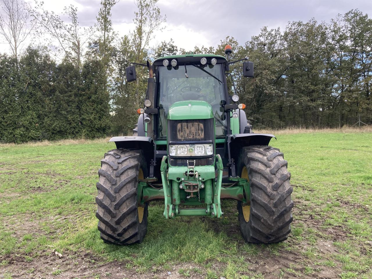 John Deere 7430 - Farm tractor: picture 2 John Deere 7430 - Farm tractor: picture 2
