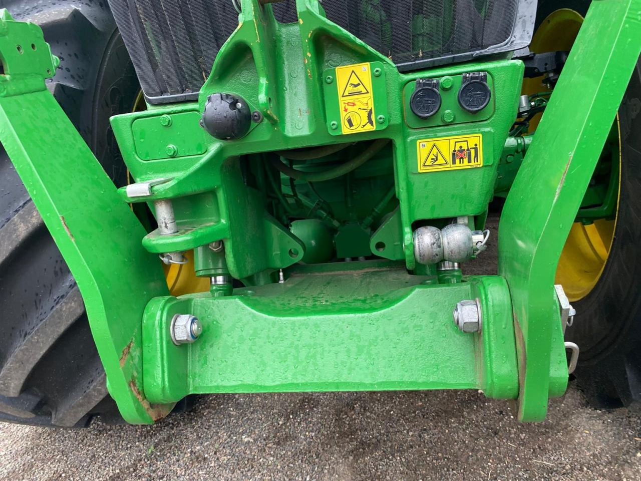 John Deere 7R 310 - Farm tractor: picture 2 John Deere 7R 310 - Farm tractor: picture 2