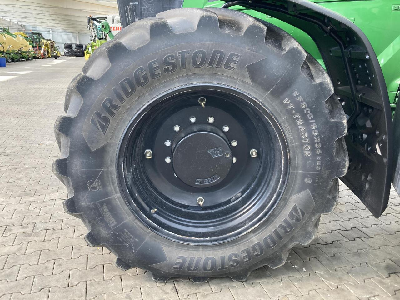 John Deere 7R 310 - Farm tractor: picture 3 John Deere 7R 310 - Farm tractor: picture 3