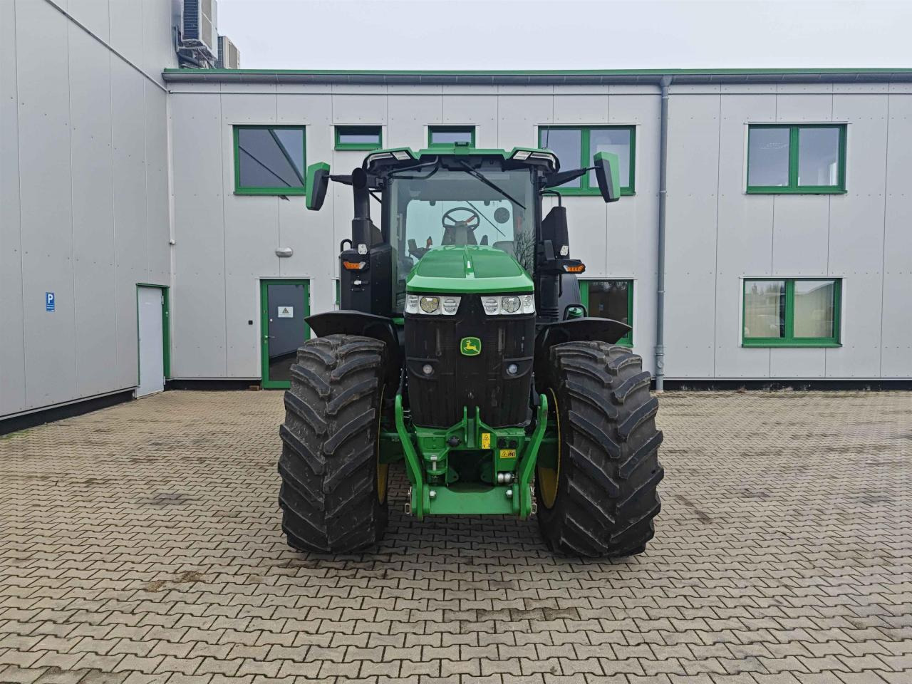 Farm tractor John Deere 7R 330: picture 8
