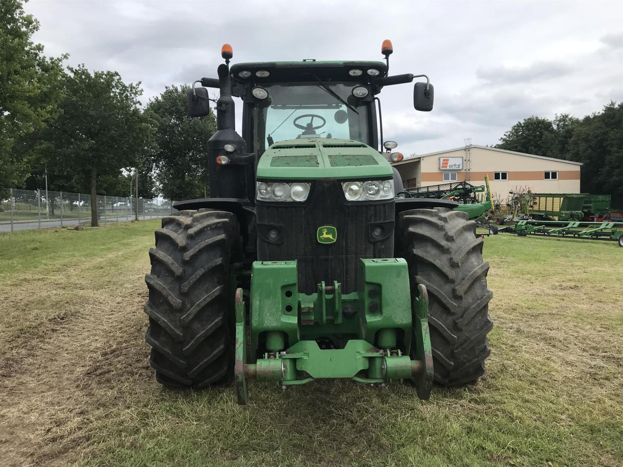 John Deere 8295R - Farm tractor: picture 3 John Deere 8295R - Farm tractor: picture 3