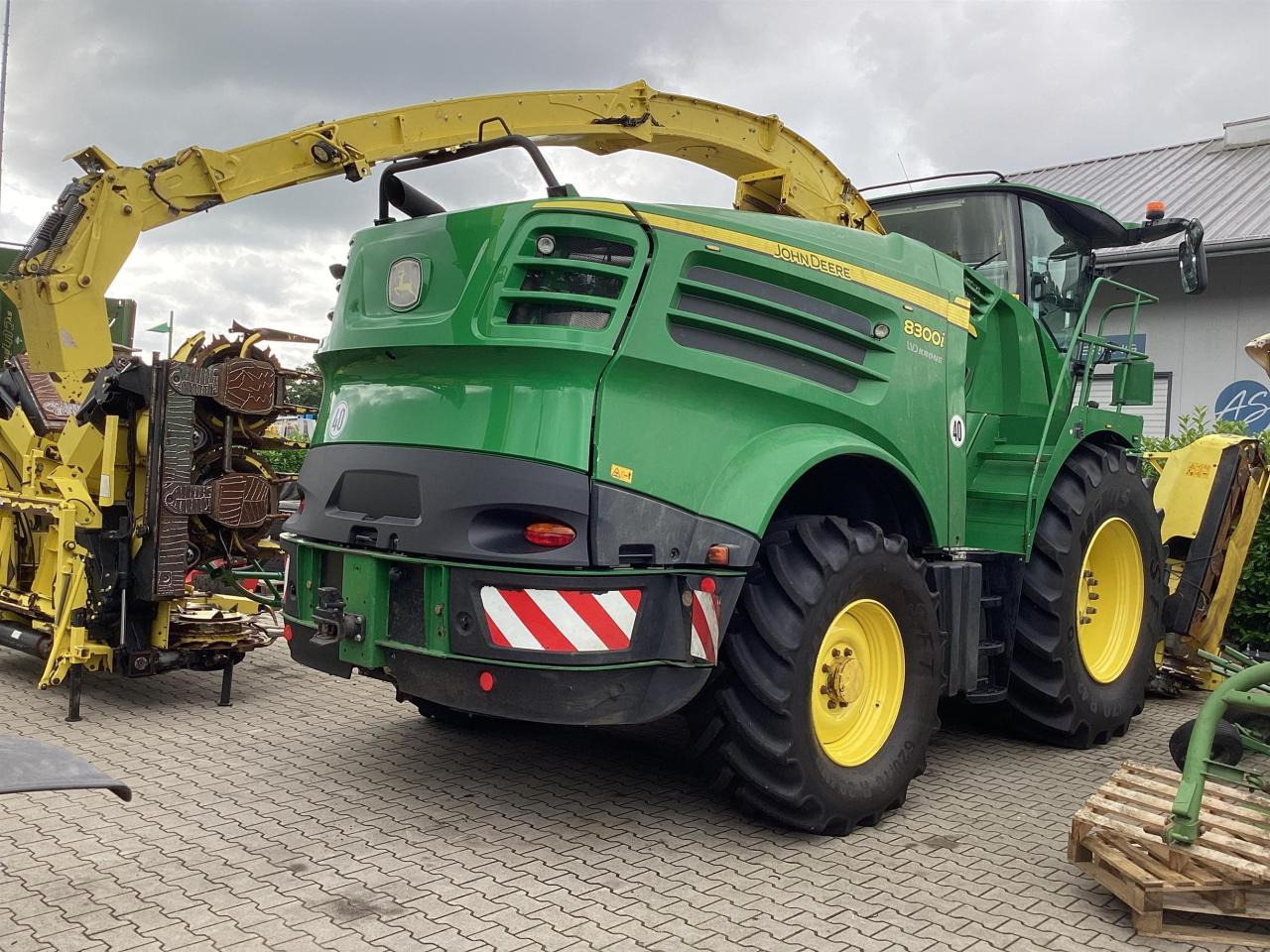 John Deere 8300 - Forage harvester: picture 3 John Deere 8300 - Forage harvester: picture 3