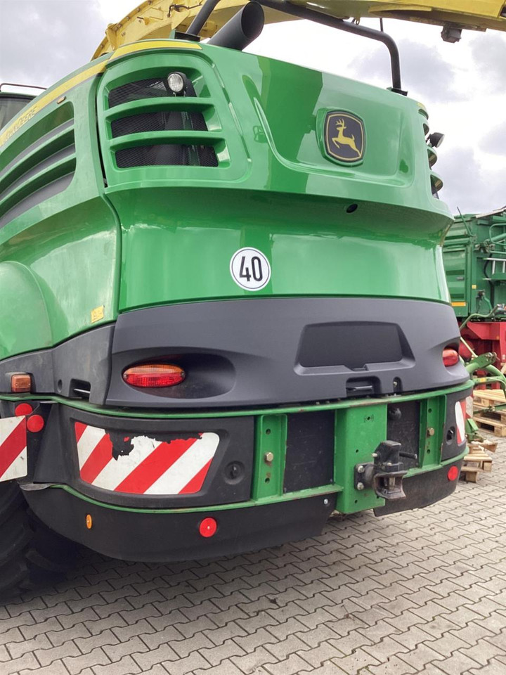 John Deere 8300 - Forage harvester: picture 5 John Deere 8300 - Forage harvester: picture 5