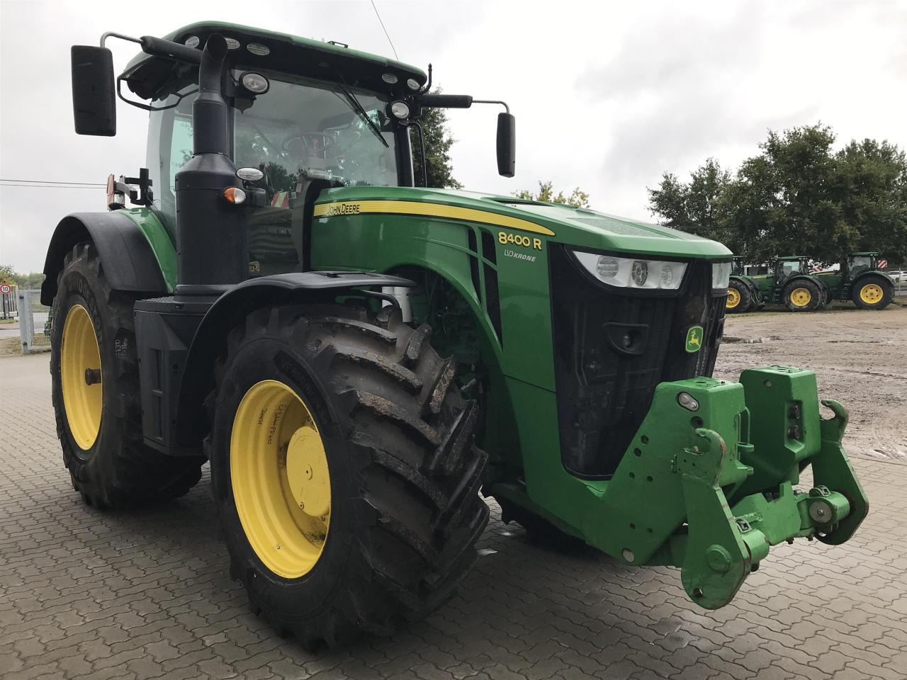 John Deere 8400R - Farm tractor: picture 2 John Deere 8400R - Farm tractor: picture 2