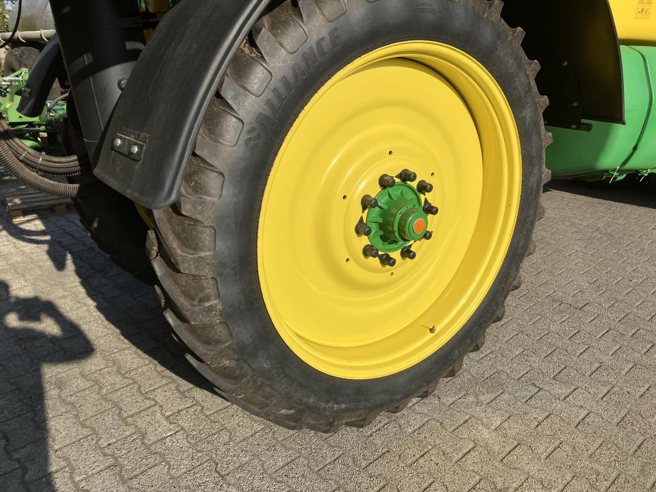John Deere R740i - Trailed sprayer: picture 4 John Deere R740i - Trailed sprayer: picture 4