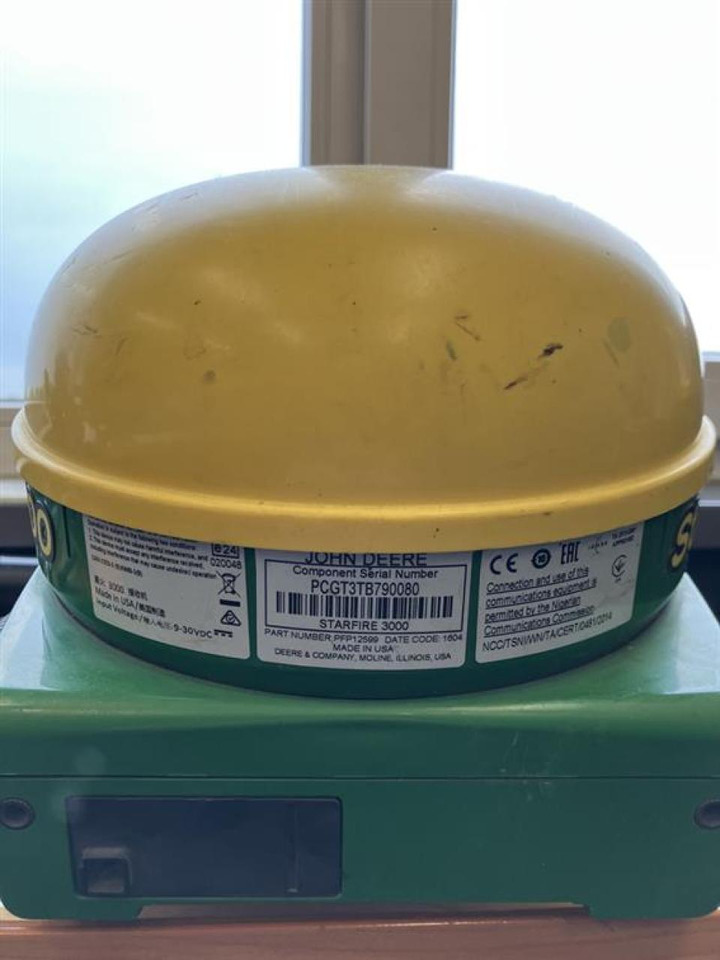 John Deere SF3000 - Navigation system for Agricultural machinery: picture 3 John Deere SF3000 - Navigation system for Agricultural machinery: picture 3