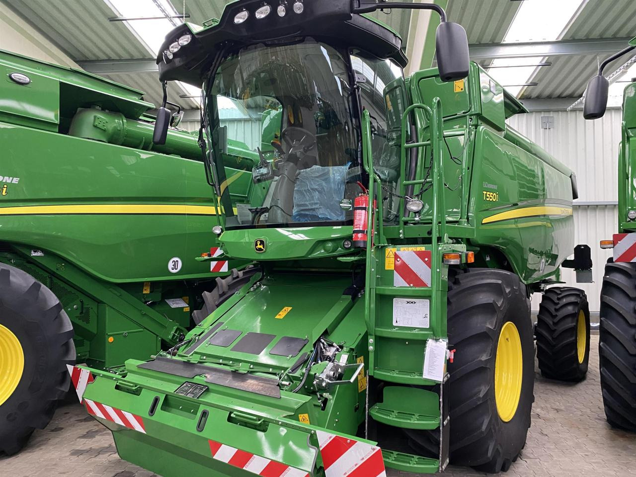 John Deere T550i - Combine harvester: picture 2 John Deere T550i - Combine harvester: picture 2