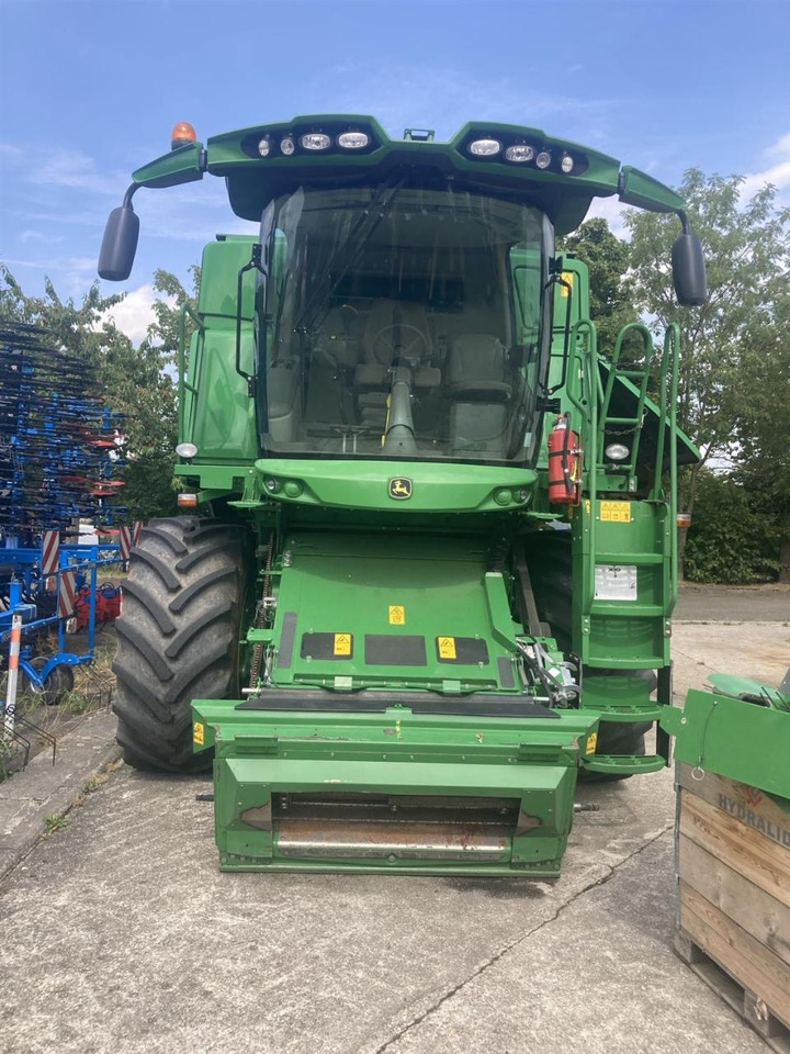 John Deere T560 - Combine harvester: picture 2 John Deere T560 - Combine harvester: picture 2