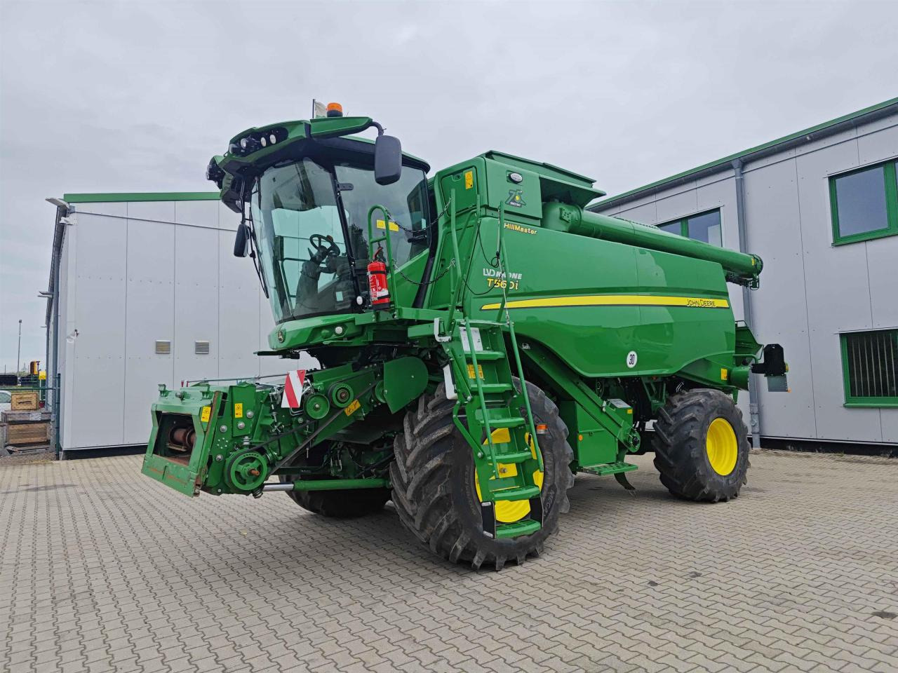 John Deere T560 Hillmaster - Combine harvester: picture 1 John Deere T560 Hillmaster - Combine harvester: picture 1