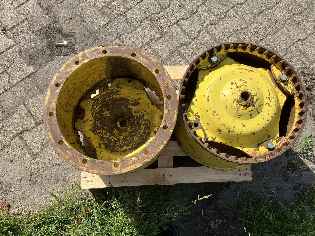 Kock & Sohn KN400 330 mm - Tire for Agricultural machinery: picture 2 Kock & Sohn KN400 330 mm - Tire for Agricultural machinery: picture 2