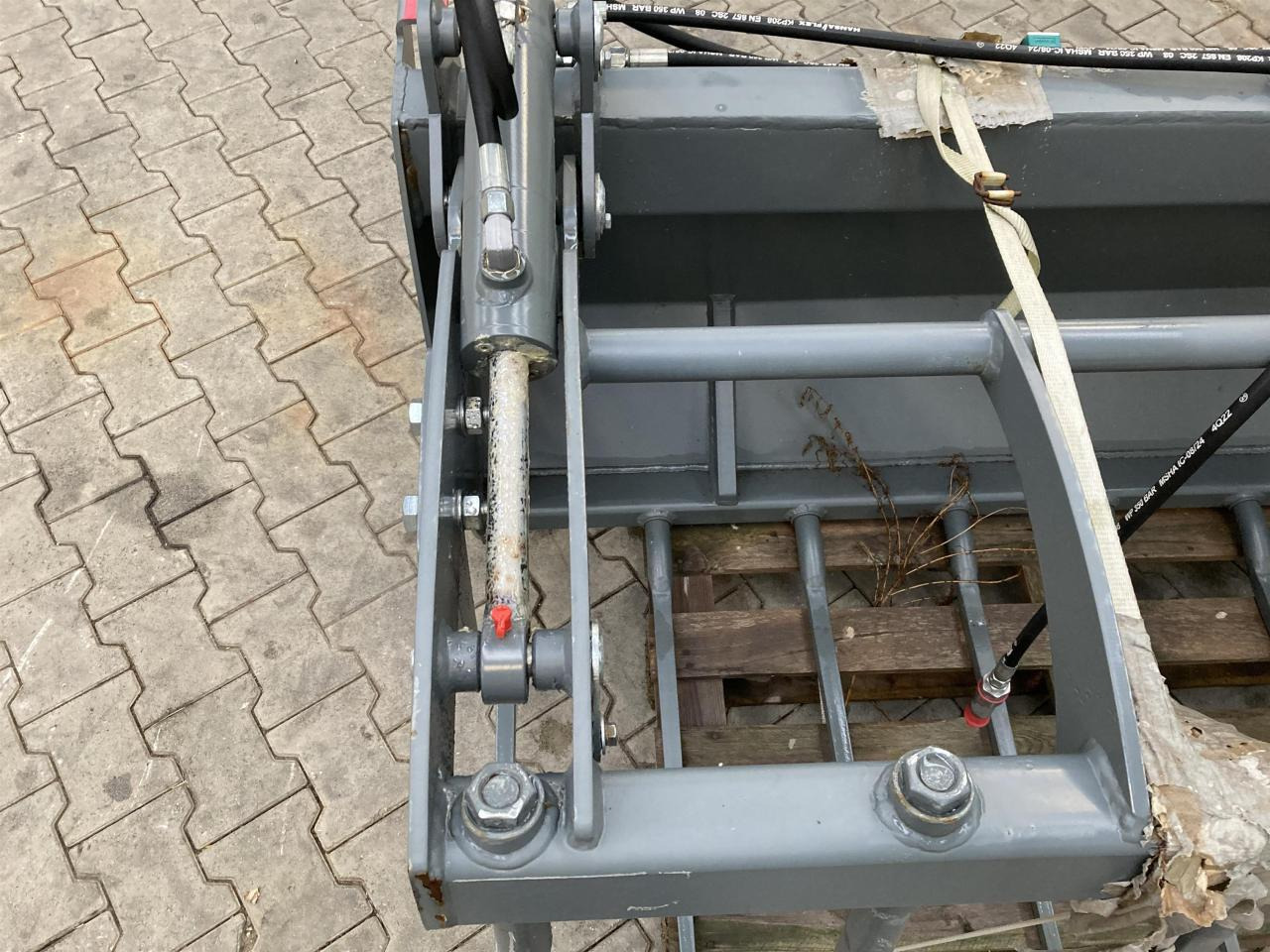 Kramer 1600 mm Vielzweckgabel - Front loader for tractor: picture 4 Kramer 1600 mm Vielzweckgabel - Front loader for tractor: picture 4