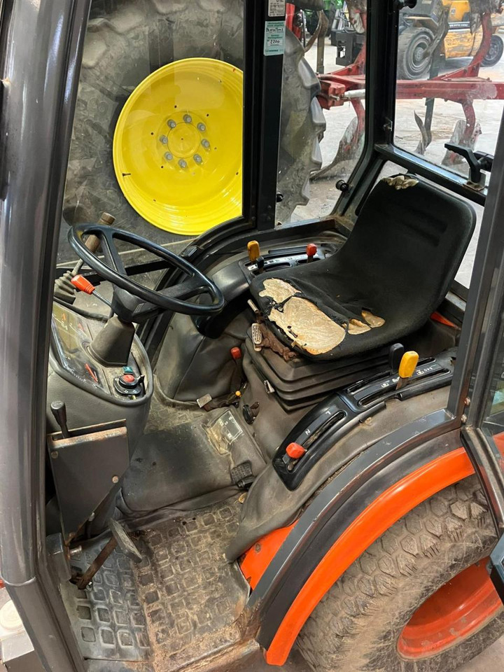 Municipal tractor Kubota B2110: picture 13