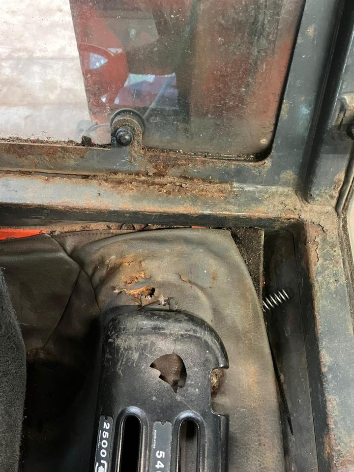 Municipal tractor Kubota B2110: picture 8