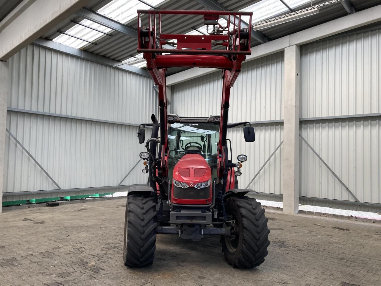 Farm tractor Massey Ferguson 5611 Dyna 4: picture 10