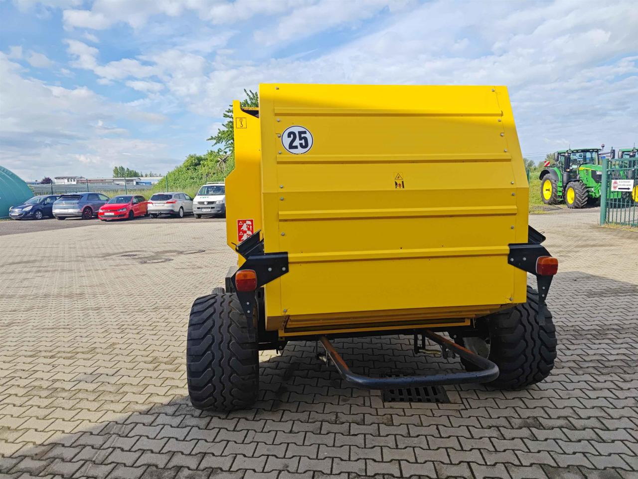 New Holland BR6090 - Round baler: picture 4 New Holland BR6090 - Round baler: picture 4