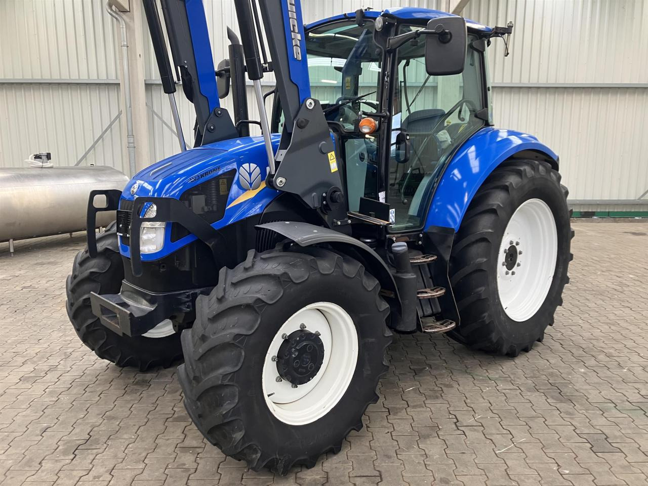 New Holland T 5.105 - Farm tractor: picture 2 New Holland T 5.105 - Farm tractor: picture 2