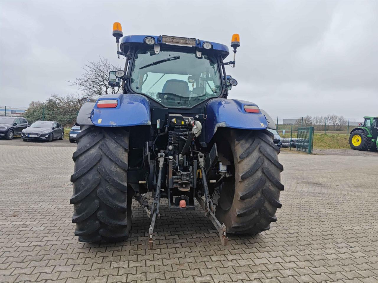 New Holland T7.200 - Farm tractor: picture 5 New Holland T7.200 - Farm tractor: picture 5