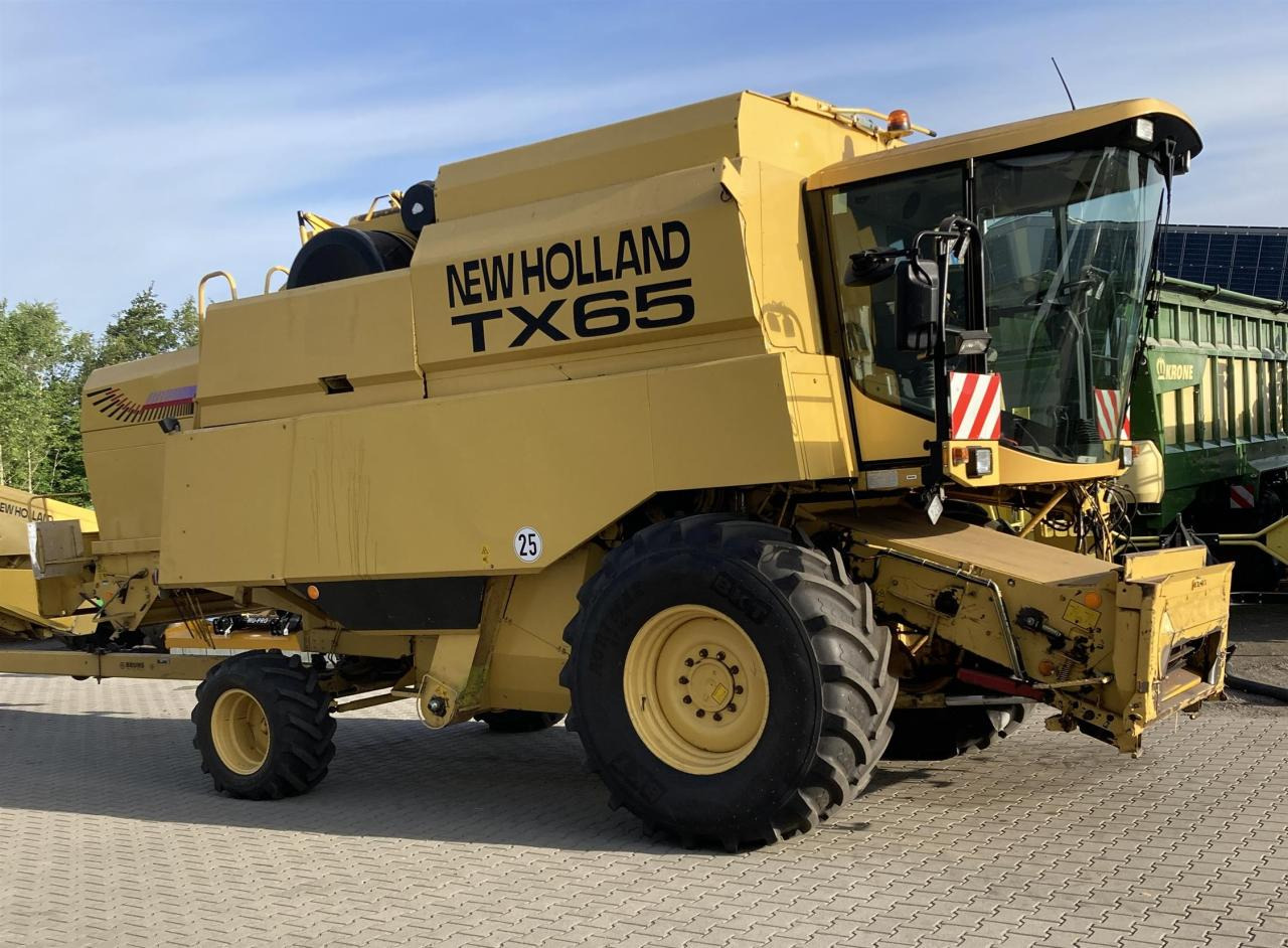 New Holland TX 65 Plus - Combine harvester: picture 2 New Holland TX 65 Plus - Combine harvester: picture 2