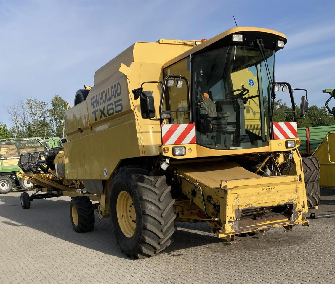 New Holland TX 65 Plus - Combine harvester: picture 1 New Holland TX 65 Plus - Combine harvester: picture 1