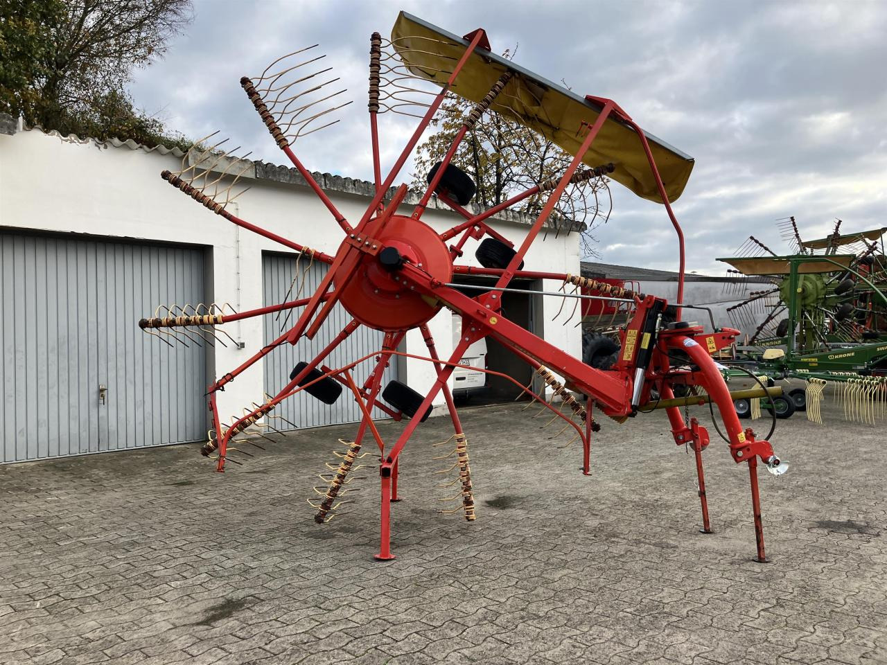 Niemeyer Twin 470 -DH - Tedder/ Rake: picture 4 Niemeyer Twin 470 -DH - Tedder/ Rake: picture 4