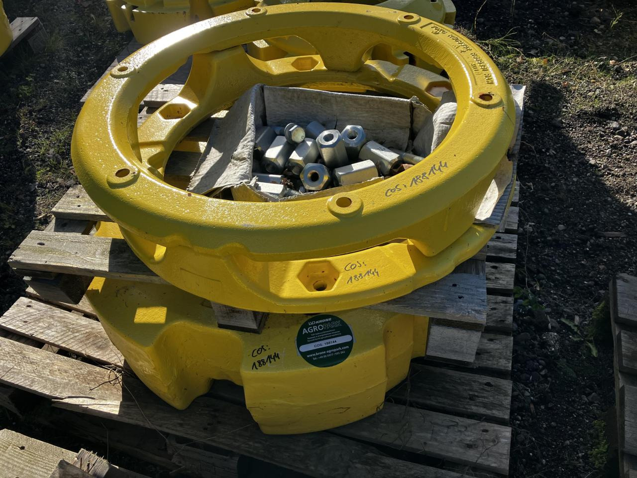 John Deere 70 Kg + 900 kg - Spare parts for Agricultural machinery: picture 1 John Deere 70 Kg + 900 kg - Spare parts for Agricultural machinery: picture 1