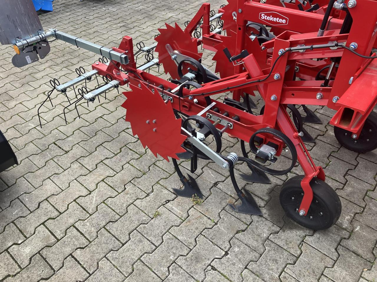 Steketee EC-Weeder 80:8 & EC-Steer 70:7 - Spring tine harrow: picture 3 Steketee EC-Weeder 80:8 & EC-Steer 70:7 - Spring tine harrow: picture 3