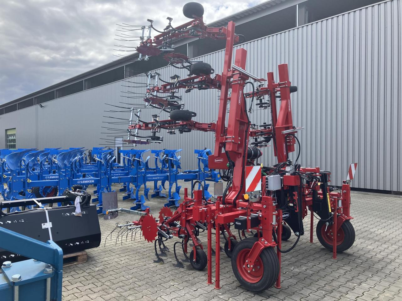 Steketee EC-Weeder 80:8 & EC-Steer 70:7 - Spring tine harrow: picture 2 Steketee EC-Weeder 80:8 & EC-Steer 70:7 - Spring tine harrow: picture 2