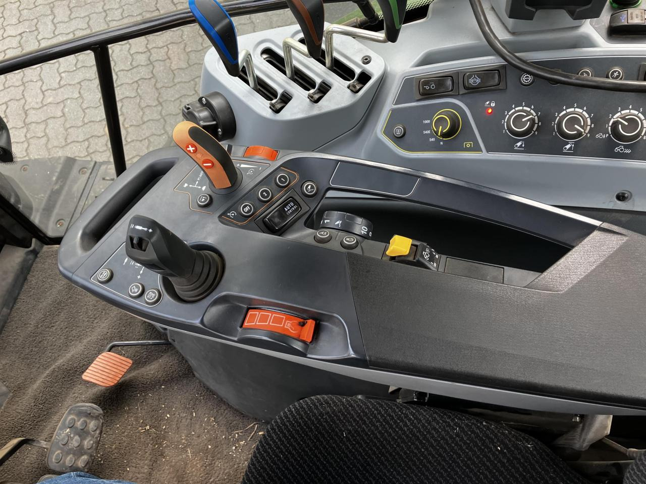 Farm tractor Valtra G125 Unlimited: picture 11