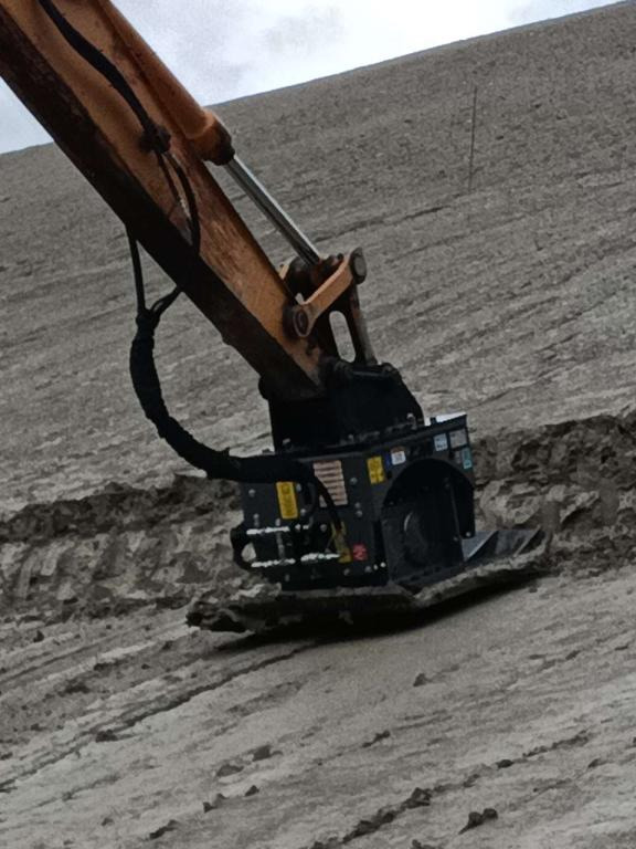 CM Crusher PV 60.100 Vibrating Plate - Vibratory plate: picture 1 CM Crusher PV 60.100 Vibrating Plate - Vibratory plate: picture 1