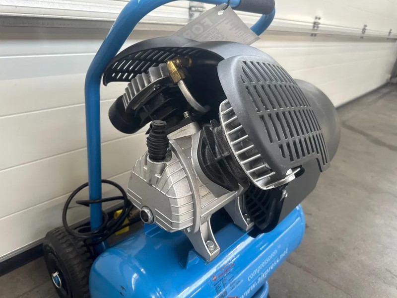Airpress HL 425-24 Elektrische Zuigercompressor 3 PK 392 L / min 8 Bar Overstock New ! - Air compressor: picture 5 Airpress HL 425-24 Elektrische Zuigercompressor 3 PK 392 L / min 8 Bar Overstock New ! - Air compressor: picture 5