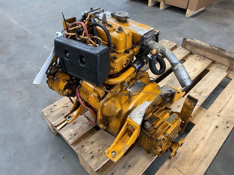 Caterpillar Vetus M205 7.7 kW / 10.5 PK Marine Diesel motor met keerkoppeling - Engine: picture 3 Caterpillar Vetus M205 7.7 kW / 10.5 PK Marine Diesel motor met keerkoppeling - Engine: picture 3