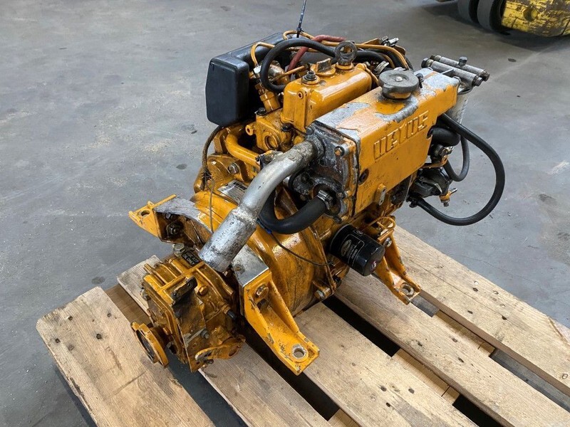 Caterpillar Vetus M205 7.7 kW / 10.5 PK Marine Diesel motor met keerkoppeling - Engine: picture 5 Caterpillar Vetus M205 7.7 kW / 10.5 PK Marine Diesel motor met keerkoppeling - Engine: picture 5