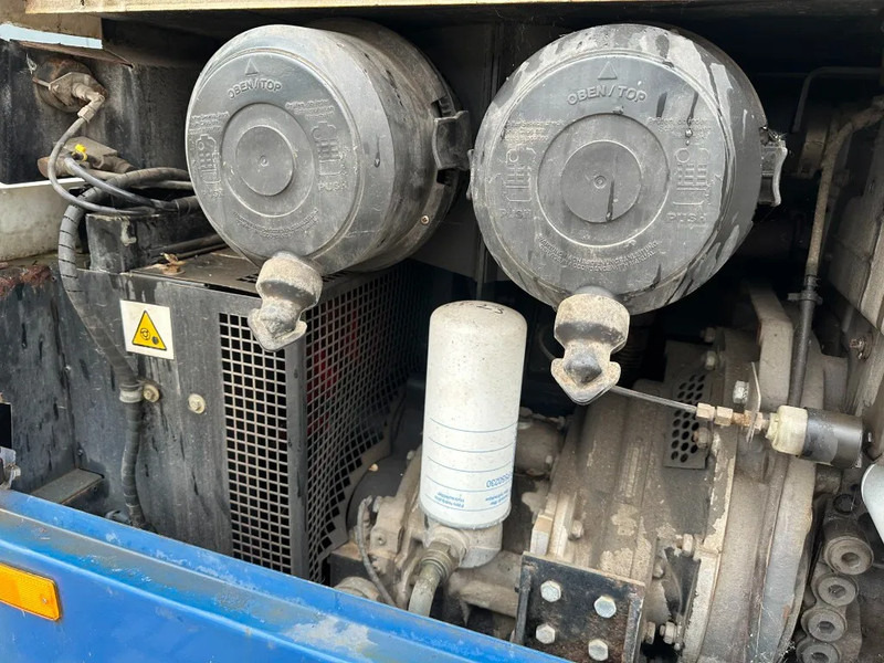 Air compressor Compair H2180 Deutz 2.1 m3 / min 28 kW 7 Bar Mobiele Diesel Compressor met kenteken: picture 8 Air compressor Compair H2180 Deutz 2.1 m3 / min 28 kW 7 Bar Mobiele Diesel Compressor met kenteken: picture 8