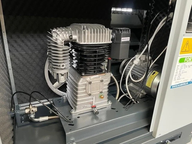 Contimac Contimac Silent 705/270 zuigercompressor, 5,5 PK, 650 L/min. 10 Bar - Air compressor: picture 5 Contimac Contimac Silent 705/270 zuigercompressor, 5,5 PK, 650 L/min. 10 Bar - Air compressor: picture 5
